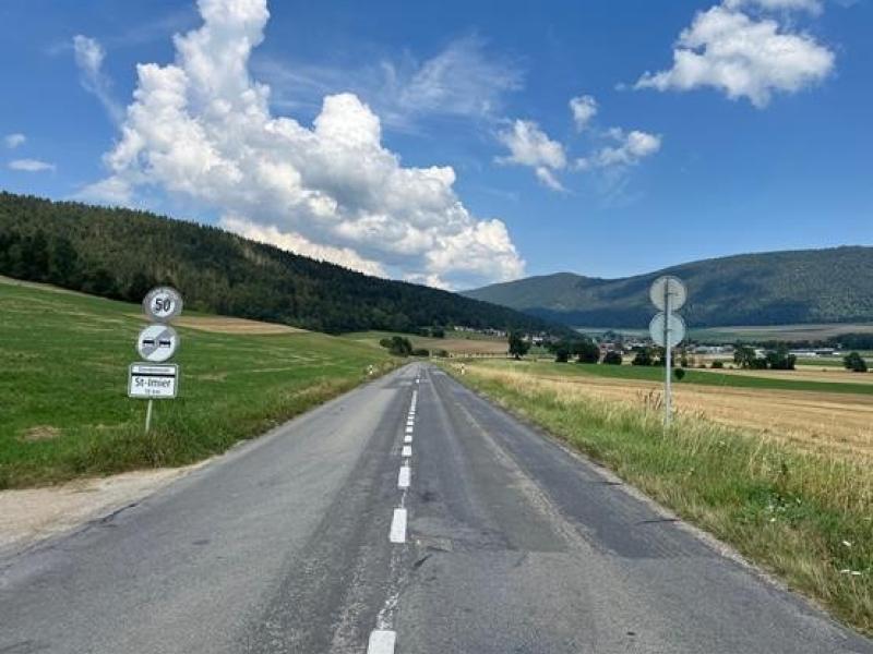 Entre Chézard-Saint-Martin et Dombresson, la route s’offre un lifting et une piste cyclable