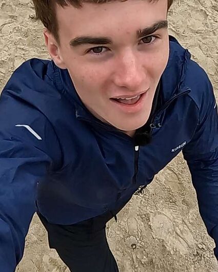 À 18 ans, il court 250km en plein désert!