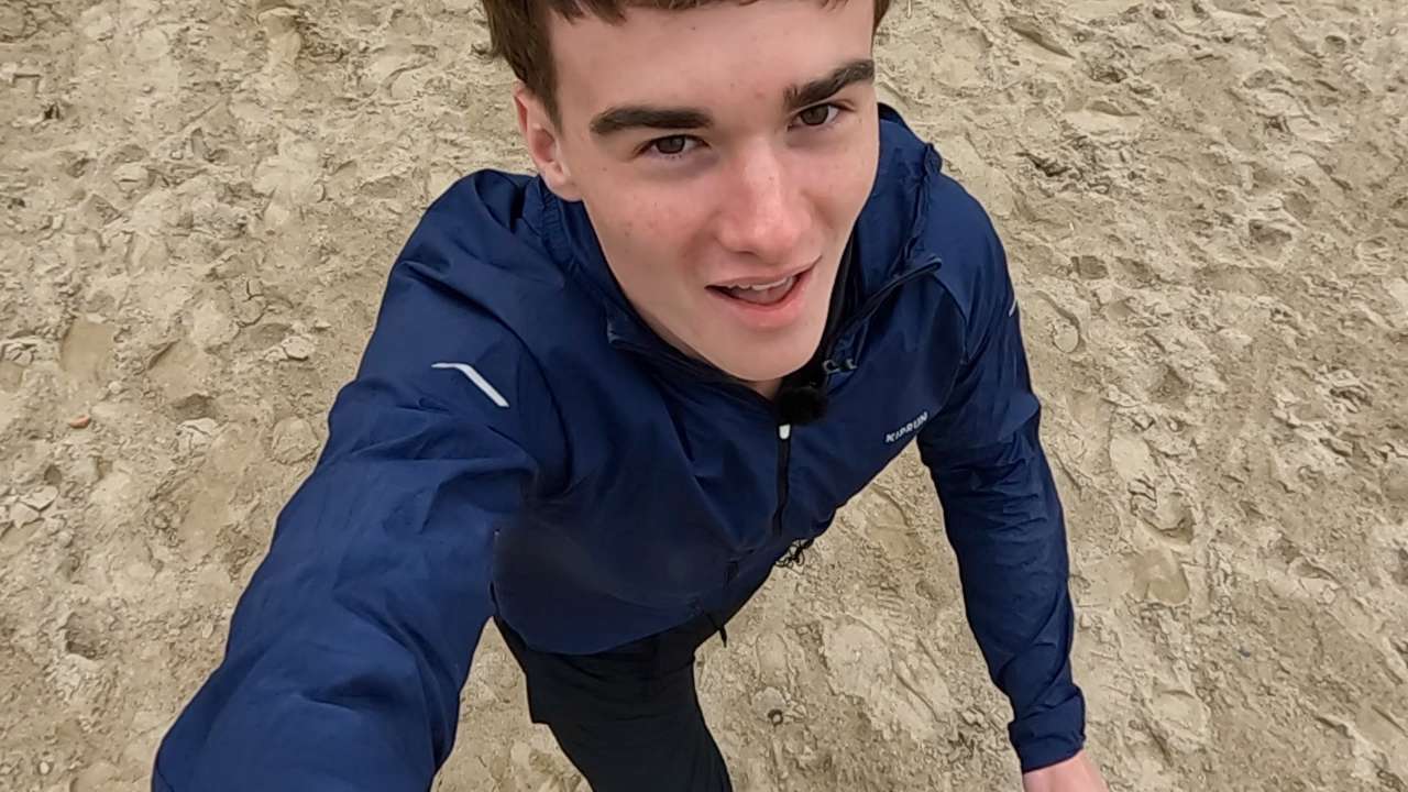 À 18 ans, il court 250km en plein désert!
