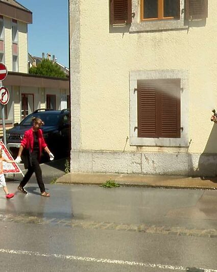 Abbaye de Fleurier: le cortège sous un soleil de plomb