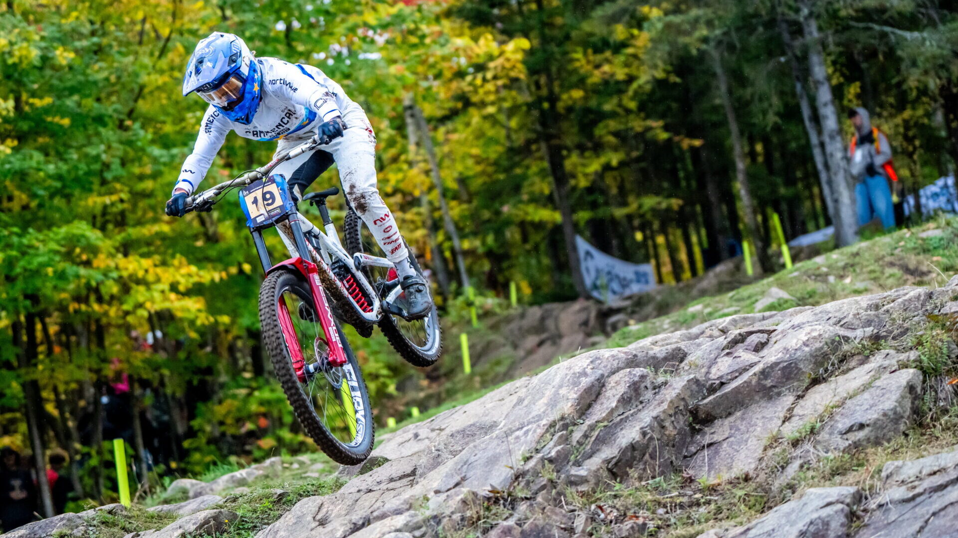 VTT-descente: Lisa Baumann gagne et engrange de la confiance