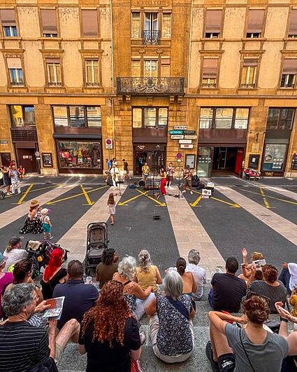 Les artistes envahissent les rues de Neuchâtel pour le 34e Buskers festival