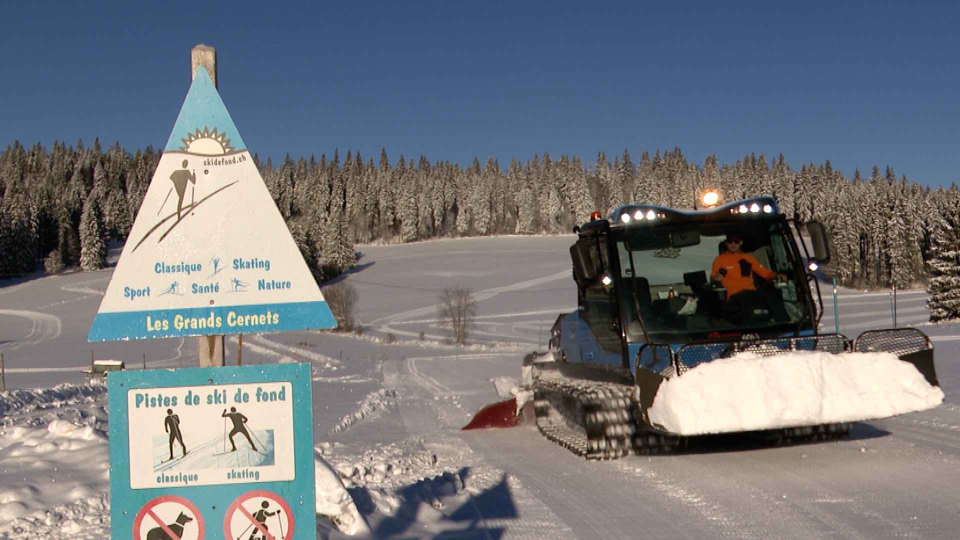 La saison de ski a commencé... et c'est grâce à ce bénévole