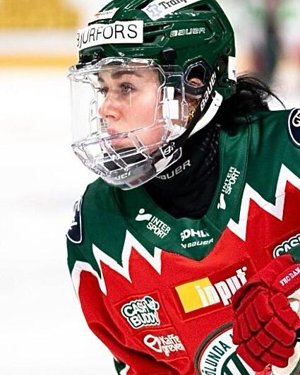 Liliane Perreault, du championnat suédois à la NHA, en passant par Montréal Victoire