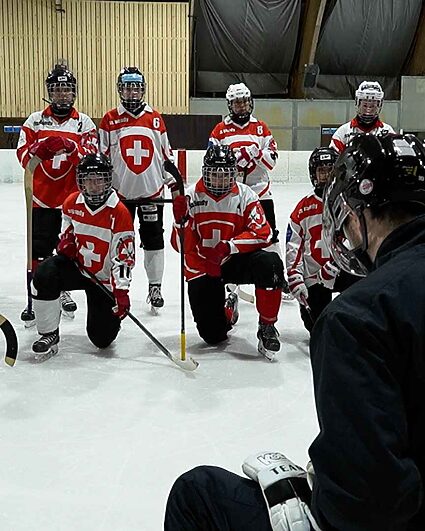 Les filles de l'Arc jurassien se préparent à aller aux Mondiaux de Bandy