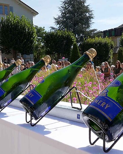 Un Neuchâtelois recordman du monde de sabrage de champagne