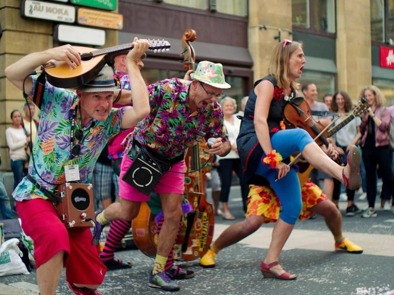 Les Buskers malmenés par le ciel