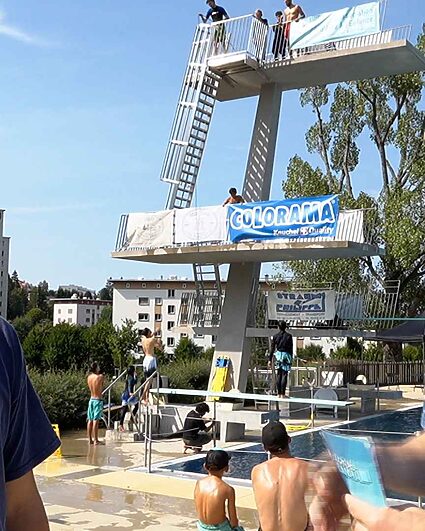 On prend des plats à la piscine avec l'association de plongeon de La Chaux-de-Fonds